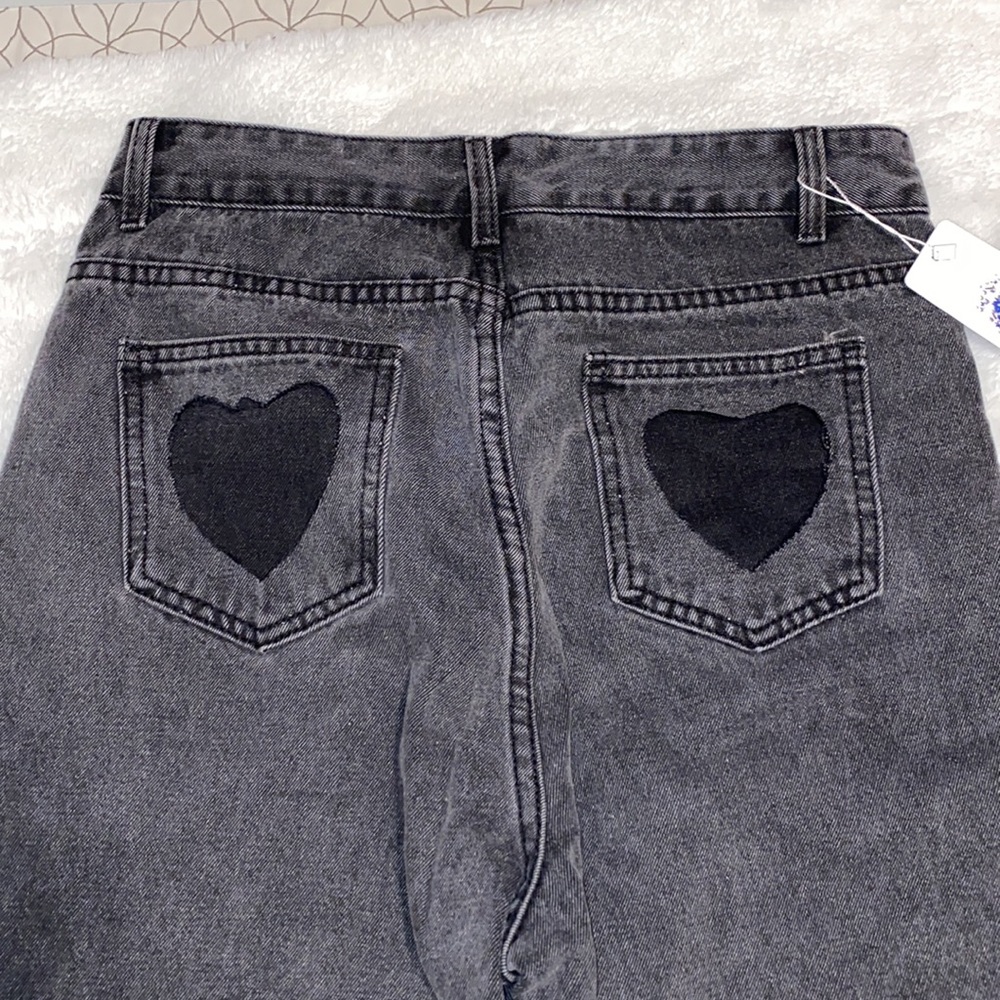 Black high waisted jeans fake heart back pockets - Picture 6 of 11